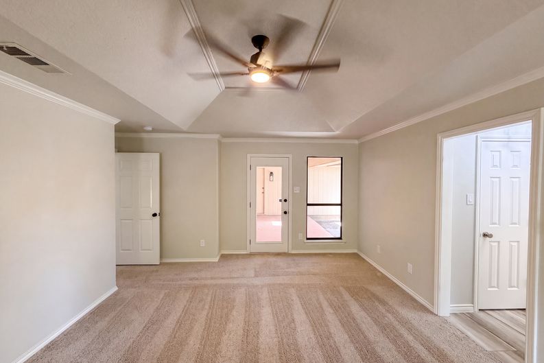 Photo 10 of 21 of 9 Muirfield Ct, Roanoke, TX