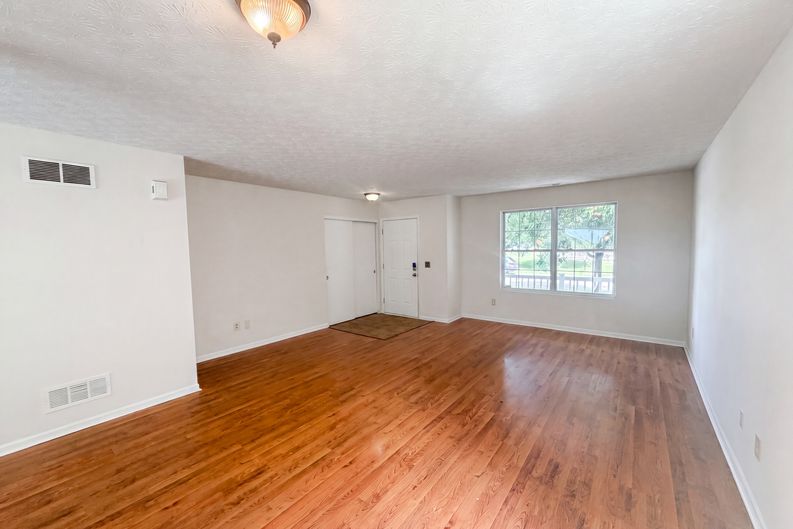 Photo 9 of 29 of 4625 Kenross Dr, Columbus, OH