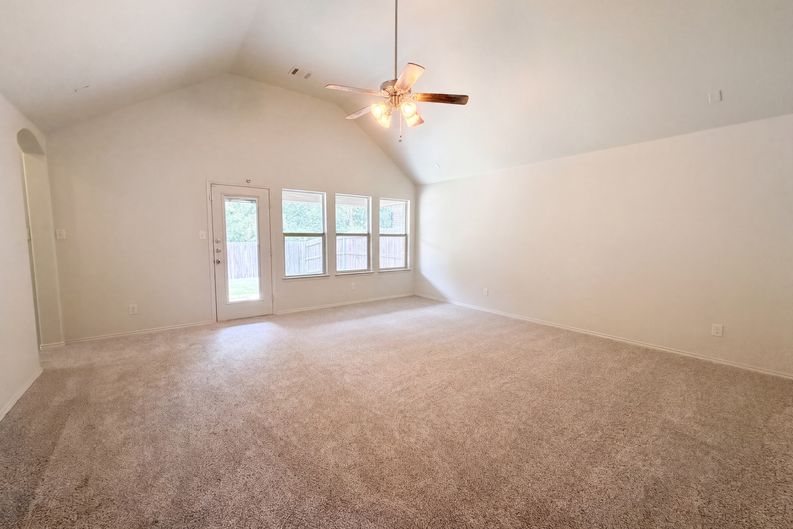 Photo 3 of 18 of 11813 Bellegrove Rd, Burleson, TX