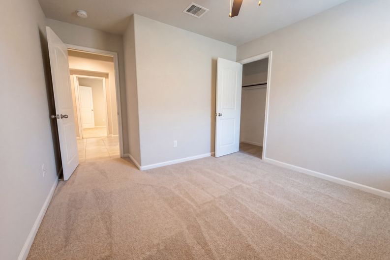 Photo 16 of 24 of 8322 Oakleaf Meadow Ct, Rosharon, TX