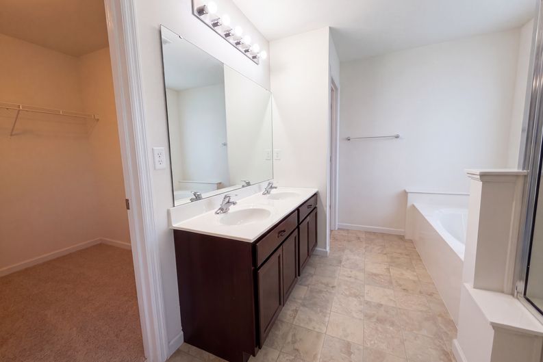 Photo 10 of 20 of 5128 Suson Ridge Dr, Saint Louis, MO