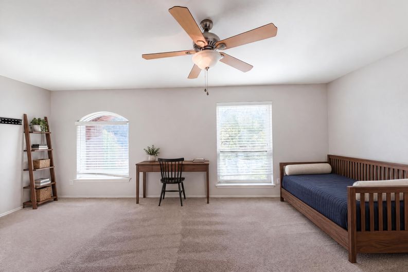 Photo 4 of 16 of 1722 Woods Blvd, Round Rock, TX