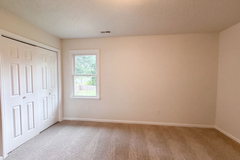 Photo 13 of 30 of 1001 Kingstree Ridge Dr, Winston Salem, NC