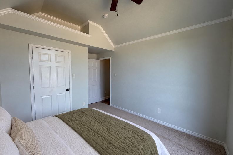 Photo 17 of 26 of 8703 Stonecrest Dr, Irving, TX