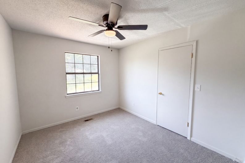 Photo 4 of 29 of 8911 Quail Run Dr, Chattanooga, TN