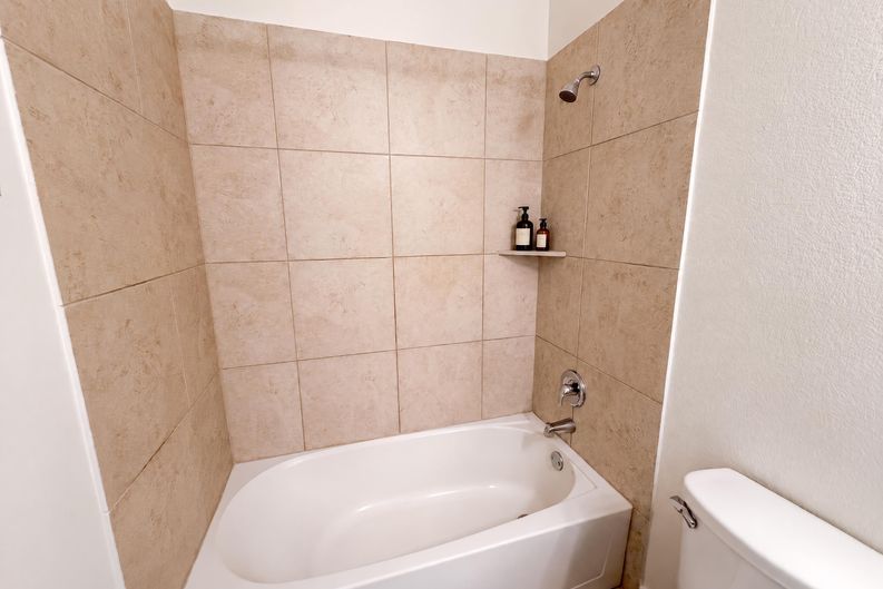 Photo 17 of 27 of 2101 Rivers Edge Way, Austin, TX