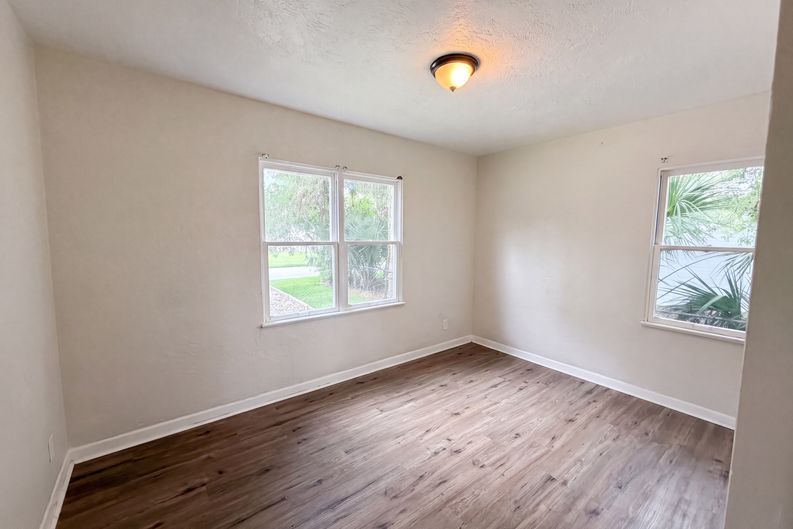 Photo 4 of 20 of 706 Flanders Ave, Daytona Beach, FL