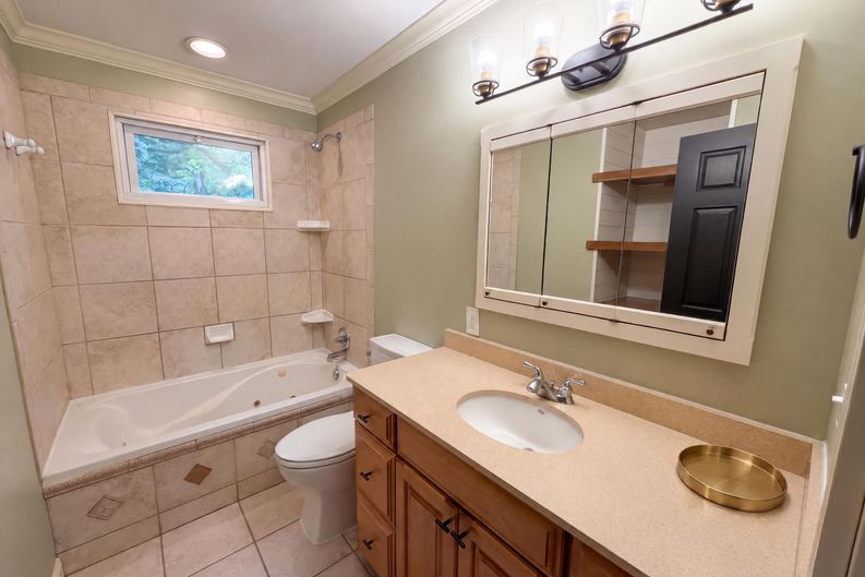 Photo 8 of 16 of 6710 Hopi Rd, Chanhassen, MN