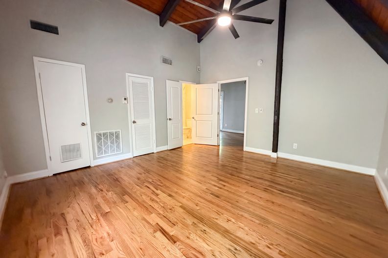 Photo 11 of 27 of 2801 Shades Crest Rd, Vestavia Hills, AL