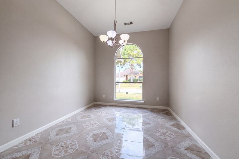 Photo 8 of 19 of 3419 Foursome Ln, Sugar Land, TX