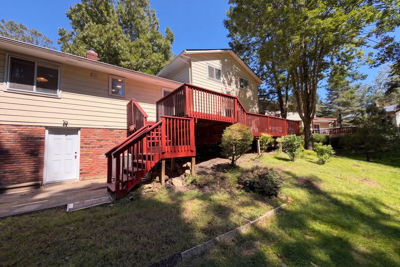 Photo 22 of 26 of 33170 Ledge Hill Dr, Solon, OH