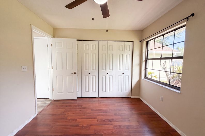 Photo 11 of 27 of 3430 55th Dr E, Bradenton, FL