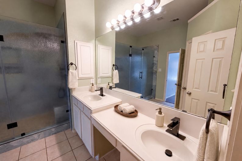 Photo 16 of 20 of 1213 Whitecreek Dr, Glenn Heights, TX