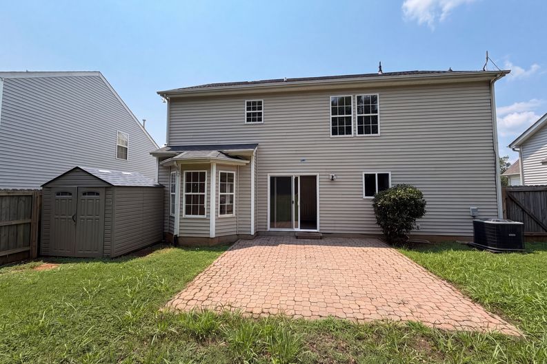Photo 5 of 17 of 5714 Waverly Lynn Ln, Charlotte, NC