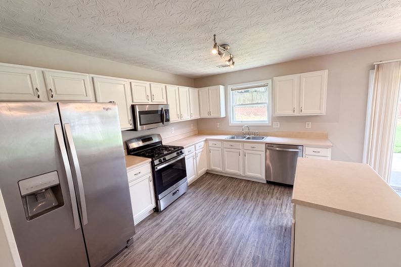 Photo 6 of 44 of 4636 Pine Acre Cir, Sugar Hill, GA