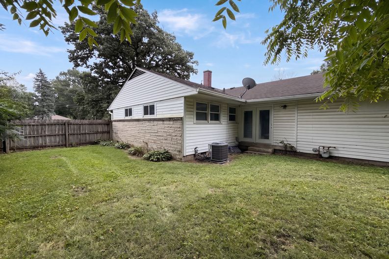 Photo 5 of 19 of 3202 N Arlington Ave, Indianapolis, IN