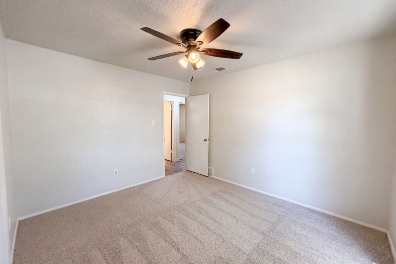 Photo 12 of 24 of 6601 Oaklawn Dr, Watauga, TX