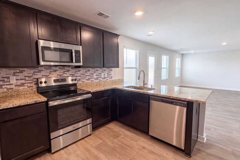 Photo 8 of 34 of 800 Maduro Way, McDonough, GA