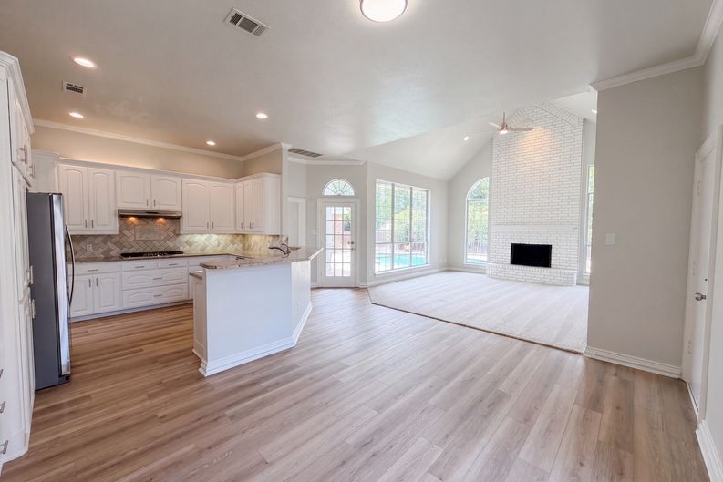 Photo 8 of 32 of 1609 Brentwood Trl, Keller, TX