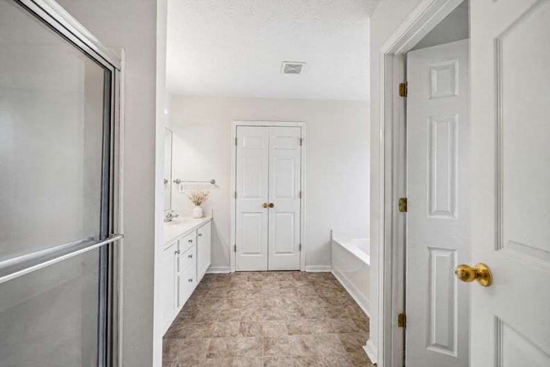 Photo 12 of 28 of 1709 Wyntercreek Ln, Hoschton, GA