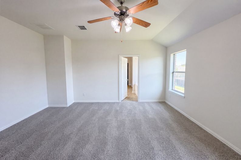 Photo 12 of 25 of 1421 Sparrow Dr, Little Elm, TX