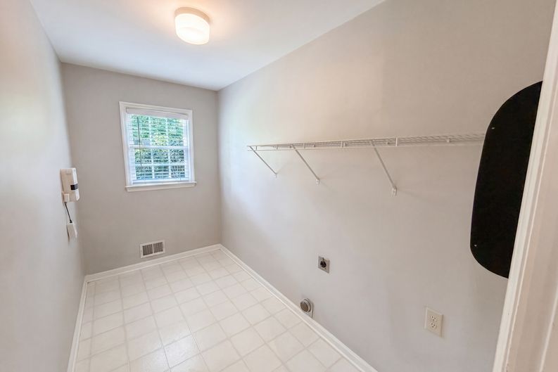 Photo 17 of 23 of 3514 Nettle Ln NE, Roswell, GA