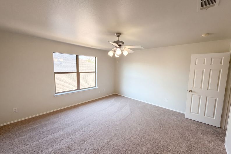 Photo 21 of 33 of 10713 Vista Heights Blvd, Fort Worth, TX