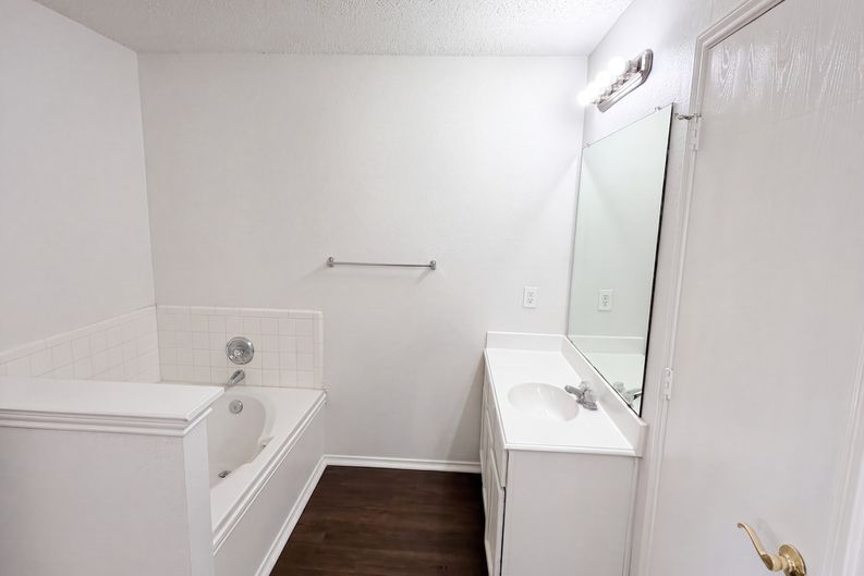 Photo 13 of 24 of 441 Longshore Dr, Little Elm, TX