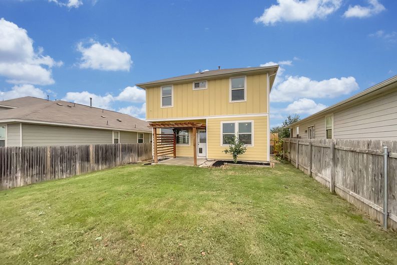 Photo 29 of 34 of 717 Twisted Oaks Ln, Buda, TX