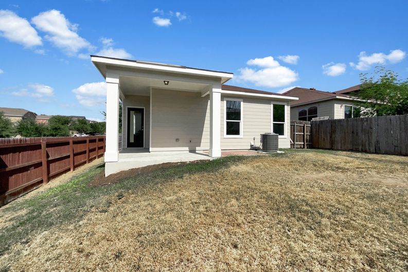 Photo 8 of 20 of 8403 Brazos Pt, San Antonio, TX