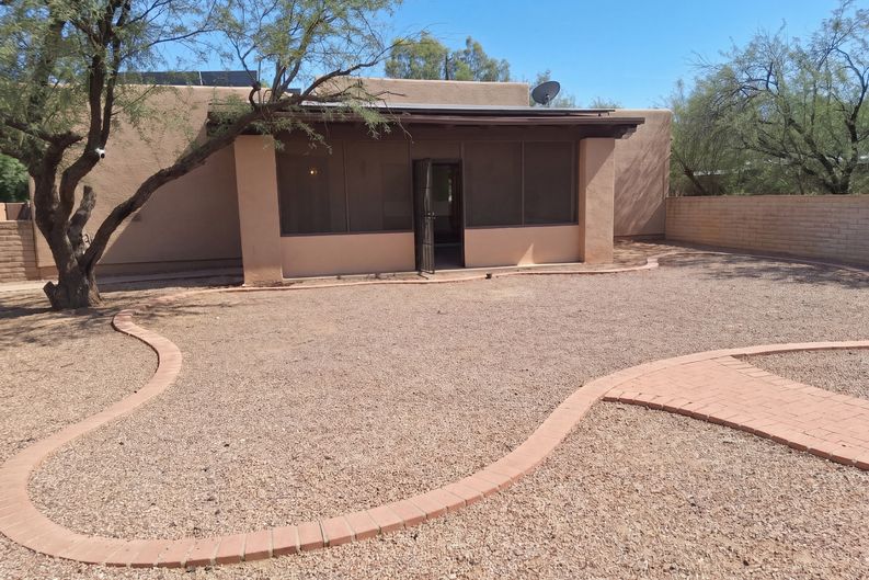 Photo 3 of 21 of 5621 E Fort Lowell Rd, Tucson, AZ