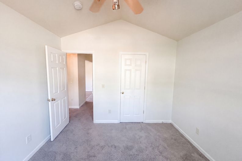 Photo 4 of 12 of 5702 River Glen Dr, Greensboro, NC