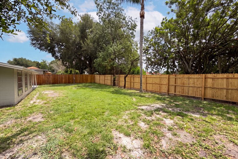 Photo 21 of 23 of 585 Hewett Dr, Orlando, FL