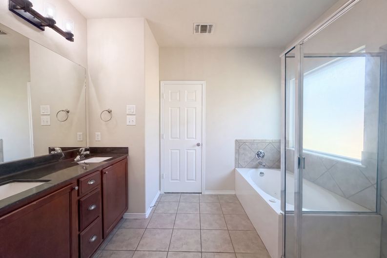 Photo 8 of 18 of 9603 Orion Dr, Temple, TX