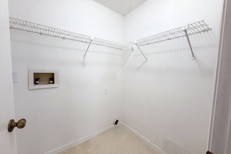 Photo 13 of 18 of 8613 Cottonway Ln, Tampa, FL