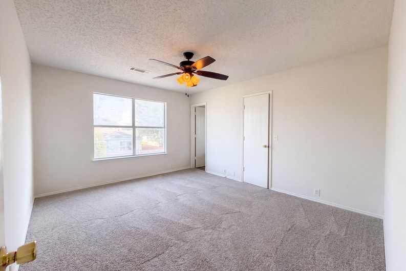 Photo 12 of 30 of 4325 Falcon Dr, Sherman, TX