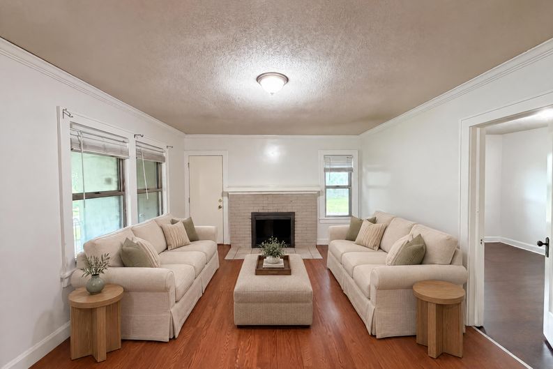 Photo 3 of 21 of 11304 E 55th Ter, Raytown, MO
