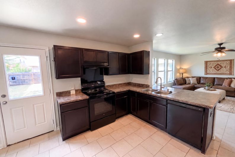 Photo 10 of 27 of 10247 Villa Del Lago, San Antonio, TX