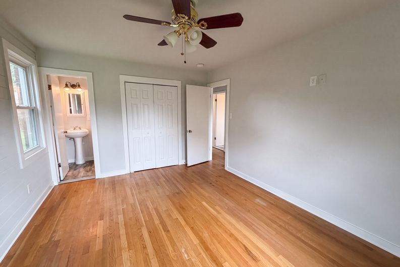 Photo 10 of 16 of 1016 Forestview Dr, Colonial Heights, VA