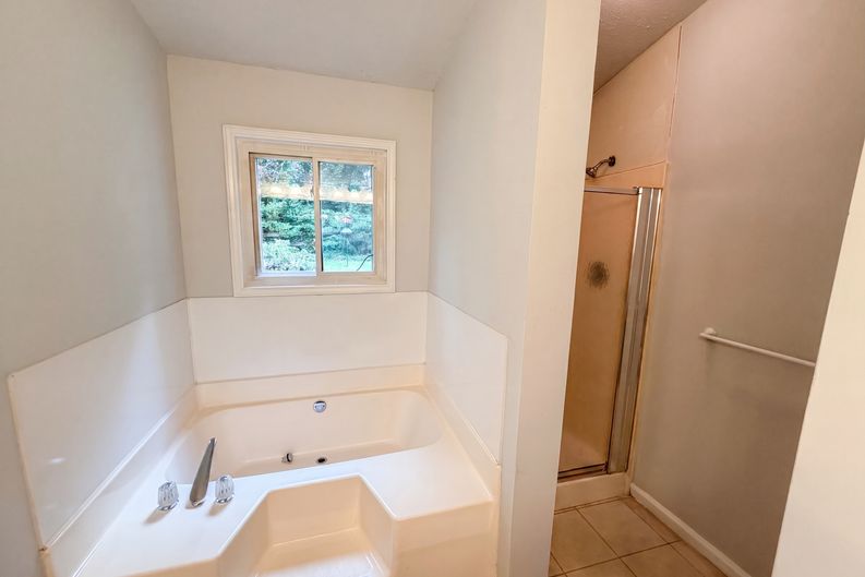 Photo 14 of 20 of 158 Colemans Bluff Dr, Woodstock, GA