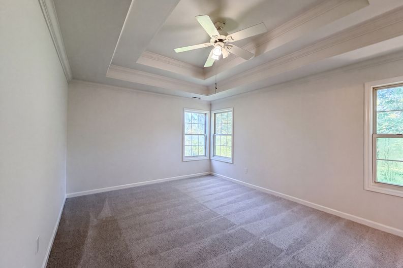 Photo 4 of 28 of 2120 Spring Lake Dr, Spring Hill, TN