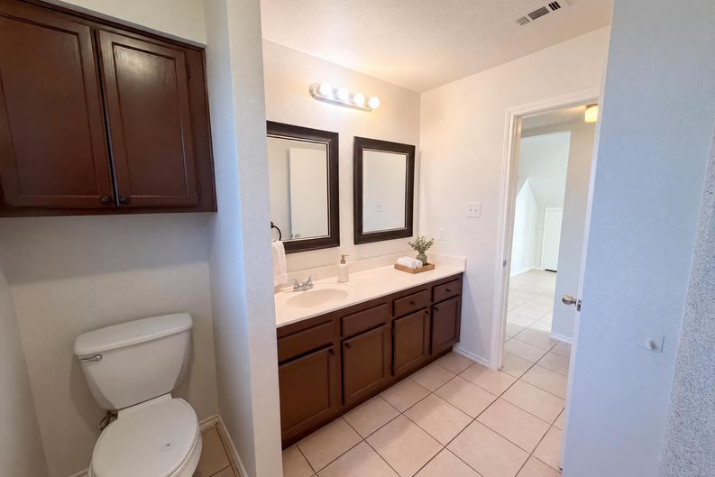 Photo 17 of 31 of 13020 Moorcroft Ln, Austin, TX