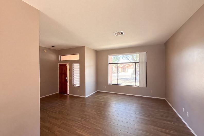 Photo 4 of 16 of 7086 N Avenida Adella, Tucson, AZ