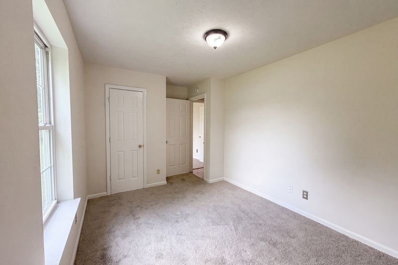 Photo 12 of 20 of 499 Holland Ridge Dr, La Vergne, TN