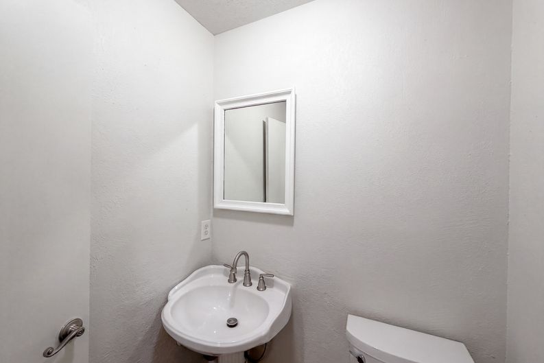 Photo 25 of 39 of 14224 S Raintree Dr, Olathe, KS