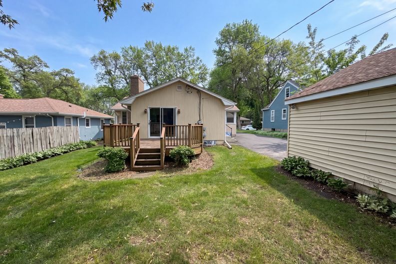 Photo 5 of 28 of 973 Bidwell St, West St. Paul, MN