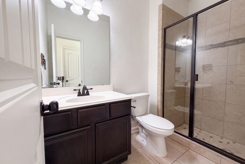 Photo 18 of 24 of 5923 Carnaby Ln, Rosenberg, TX