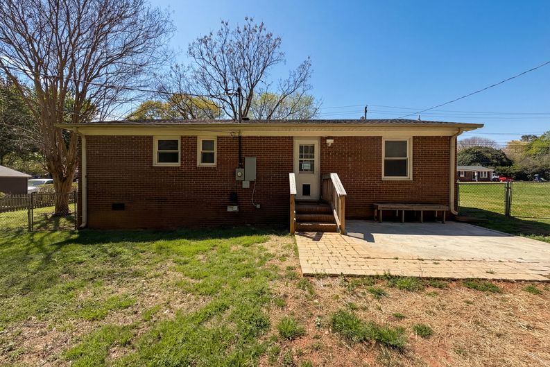 Photo 5 of 17 of 4402 Ginger Dr, Gastonia, NC