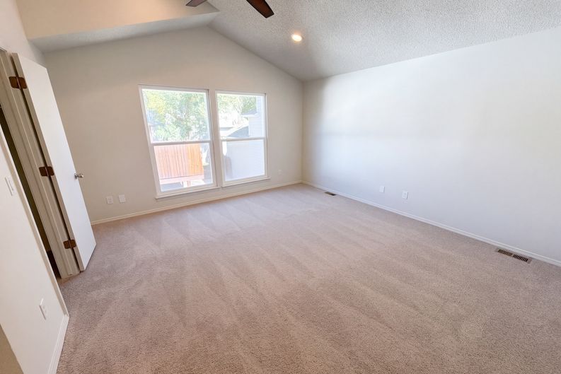Photo 4 of 35 of 10471 W 83rd Pl, Arvada, CO