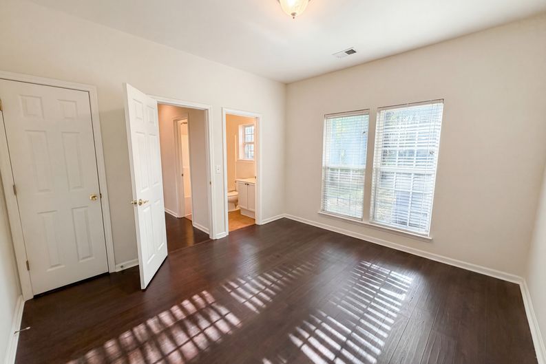 Photo 13 of 27 of 8692 Hickory Creek Ct, North Charleston, SC